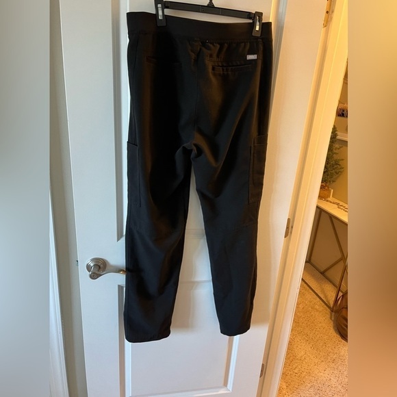 Figs Men’s Technical Collection Cargo Scrub Pants - Picture 4 of 5